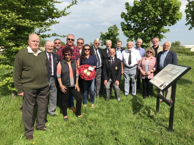 Other image for Relatives pay tribute to crash hero pilot